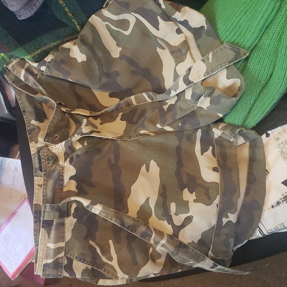 Camouflage Tie Belted Shorts - Picture 9 of 9